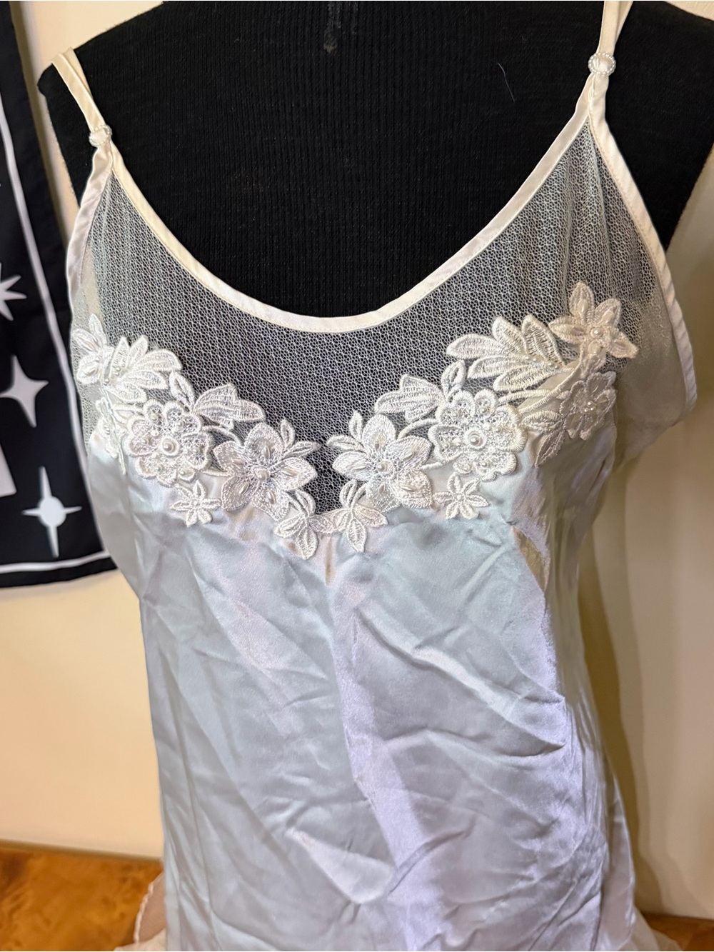 Vintage Dentelle White Floral Satin Chemise Nightgown with Embroidered Mesh Trim